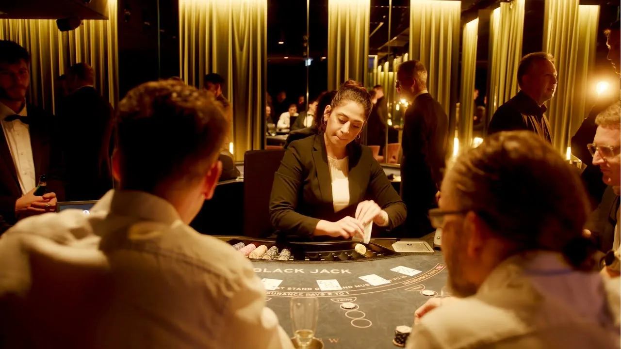 Casino Bar Nacht MHP RIESEN | GOLDAMSEL FILM | Filmproduktion